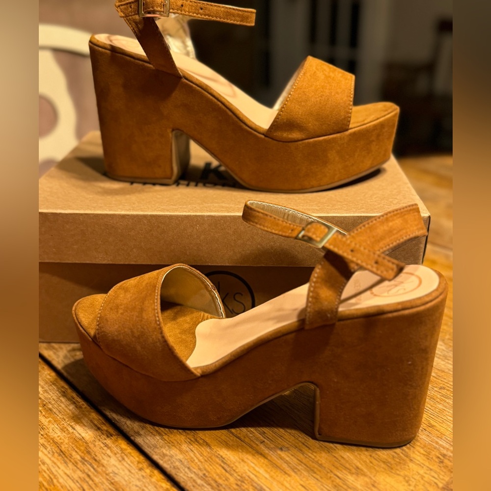 Tan suede heels. NIB. Ladies as 9